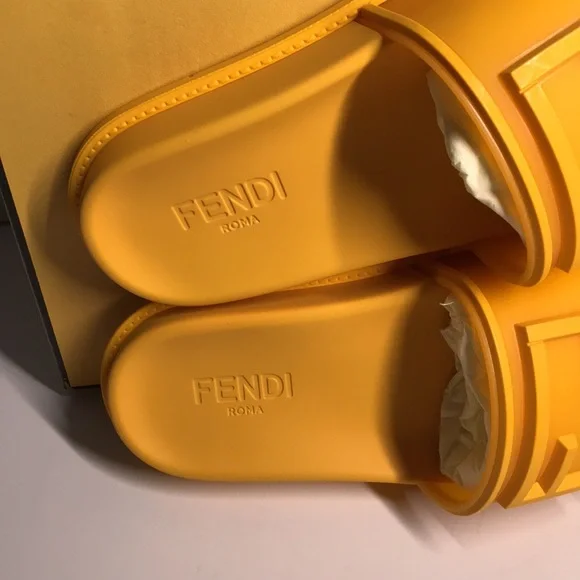 NEW - FENDI Logo-Embossed Baguette Rubber Slide Sandals - Yellow Size US 7